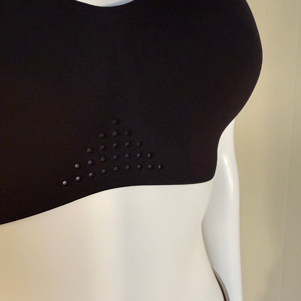 Victoria's Secret VSX Featherweight Sports Bra DD, S/P, NWOT, Black, Back-Clasp - Picture 2 of 7